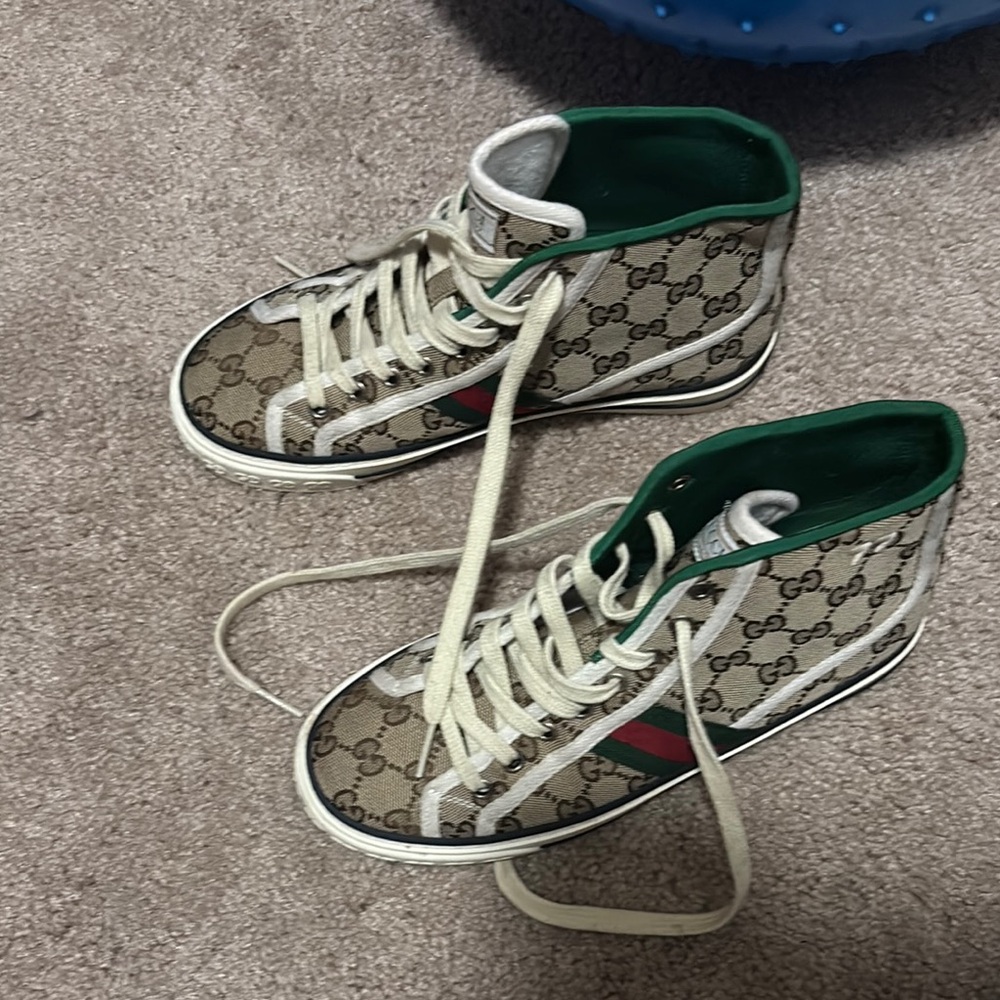 Gucci Cream and Green Sneakers with Iconic Design - Picture 3 of 7